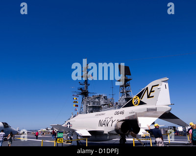 Flugzeuge auf dem Deck des Flugzeugträgers USS Midway Nabel Museum in San Diego Kalifornien USA Stockfoto