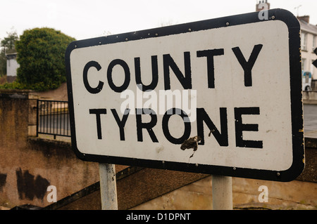 Roadsign an der Grenze der Grafschaft Tyrone Stockfoto