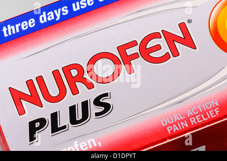 Schachtel mit Nurofen Plus Schmerzmittel Tabletten Ibuprofen und Codein Stockfoto