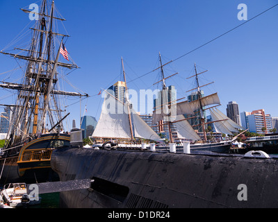 Sowjetische u-Boot in große Segelschiffe im Hafen von San Diego Kalifornien USA Stockfoto