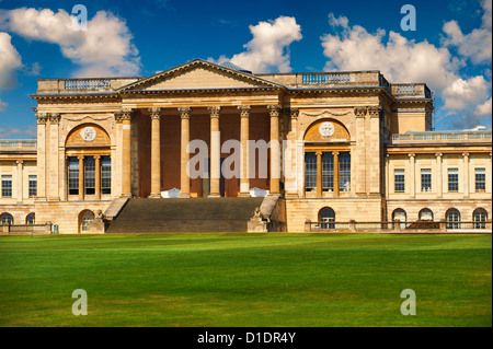 Die Neo-klassischen Südfront mit korinthischen Säulen des Duke of Buckingham Stowe House im Jahre 1771 von Robert Adam entworfen, Stockfoto