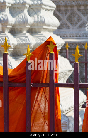 Monk Roben hing zum Trocknen in einem Kloster in Phnom Penh, Kambodscha Stockfoto