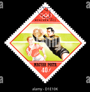Briefmarke aus Ungarn mit einem Fußball-Torwart, ausgestellt für die Olympischen Sommerspiele 1972 Stockfoto