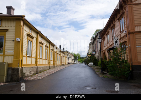 Holzhäuser in der Straße, Nantaali, in der Nähe von Turku, Finnland Stockfoto