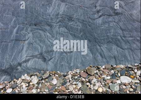 Felsformationen am Strand von Ayrmer Cove, Ringmore, Devon, England, UK Stockfoto