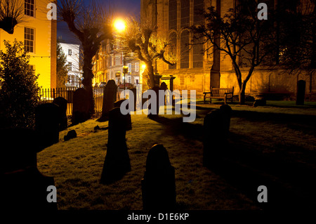 Friedhof in der Nacht Stockfoto