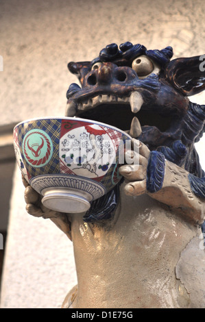 Naha (Okinawa, Japan), Shisa Statue, einem traditionellen Ryūkyū-Dekoration Stockfoto