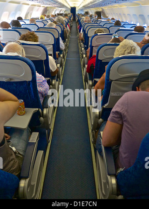 Airbus A320 Flugzeug Innenkabine mit Passagieren, Frankreich, Europa Stockfoto