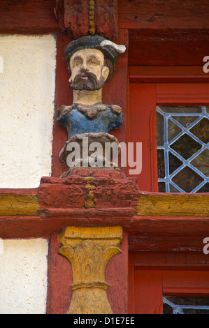 Detail der Holzskulpturen auf der Keratry Mansion house, Old Town, Dinan, Bretagne, Côtes d ' Armor, Frankreich Stockfoto