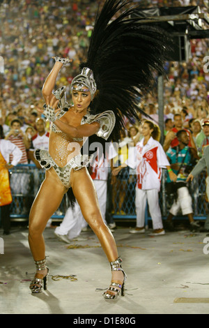 Karnevalsumzug in die Sambodrome, Rio De Janeiro, Brasilien, Südamerika Stockfoto