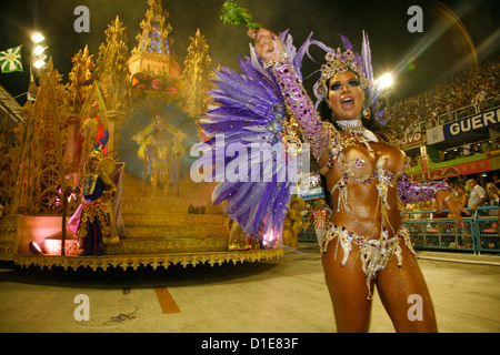 Karnevalsumzug in die Sambodrome, Rio De Janeiro, Brasilien, Südamerika Stockfoto