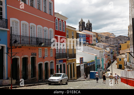 Gepflasterten Straßen und koloniale Architektur, Largo de Pelourinho, Salvador, Bahia, Brasilien, Südamerika Stockfoto