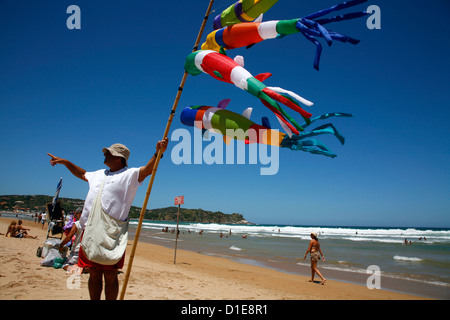 Menschen bei Geriba Strand, Buzios, Rio De Janeiro Zustand, Brasilien, Südamerika Stockfoto