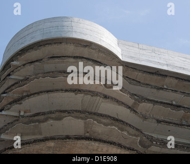 Desolate zerstörten konkrete Hotel Wand Stockfoto