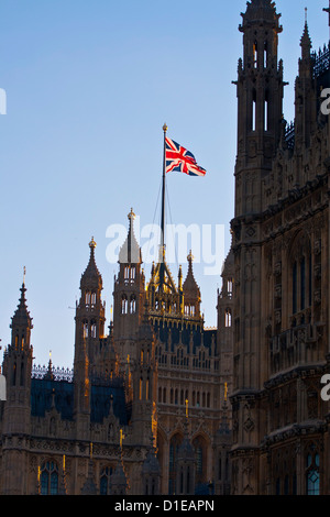 Union Jack auf den Houses of Parliament. Westminster, London. England, Vereinigtes Königreich, Europa Stockfoto