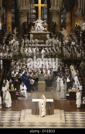 Chrisam Masse (Ostern Mittwoch) in der Kathedrale Notre Dame, Paris, Frankreich, Europa Stockfoto