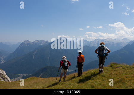 Wandern auf dem Höhenweg 2 in den Dolomiten, Provinz Bozen, Trentino-Alto Adige/Südtirol, Italien, Europa Stockfoto