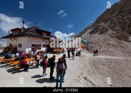 Wandern auf dem Höhenweg 2 in den Dolomiten, Provinz Bozen, Trentino-Alto Adige/Südtirol, Italien, Europa Stockfoto