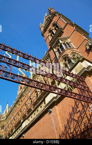 Eingang, Hl.Pankratius internationale Station, London, England, Vereinigtes Königreich, Europa Stockfoto