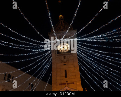 Weihnachtsbeleuchtung und busy Shopper in Brighton City Centre. Stockfoto