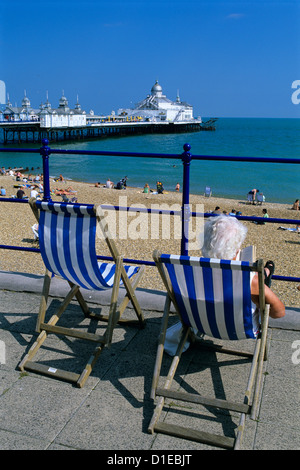 Strand und Pier, Eastbourne, East Sussex, England, Vereinigtes Königreich, Europa Stockfoto