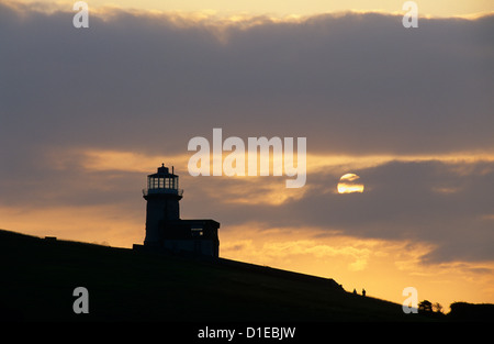 Belle Tout Leuchtturm auf den Klippen bei Sonnenuntergang, in der Nähe von Birling Gap, East Sussex, England, Vereinigtes Königreich, Europa Stockfoto