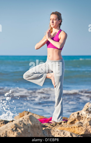 Yoga, Port d'Alcudia, Raiguer, Tramuntana, Mallorca, Spanien, Europa Stockfoto