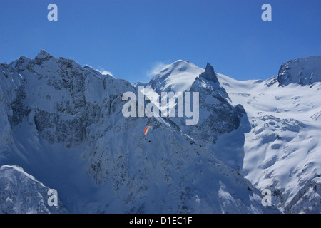 Berg im Winter, Winter weißen Gipfeln des Kaukasus, Dombay, Russland Stockfoto