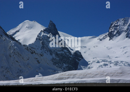 Berg im Winter, Winter weißen Gipfeln des Kaukasus, Dombay, Russland Stockfoto