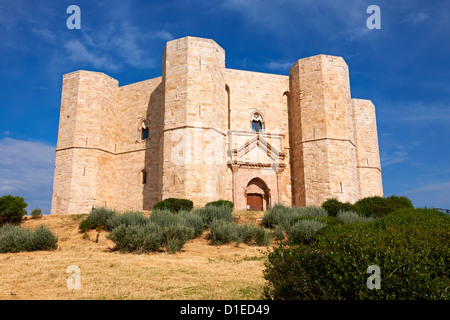 Die achteckige Burg Castel Del Monte, gebaut von Kaiser Frederick II in den vierzigen in der Nähe von Andria in Apulien, Italien Stockfoto