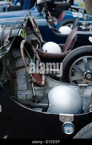 Vintage Bugatti Fahrzeuge bei Prescott, Gloucestershire, England, UK. Stockfoto