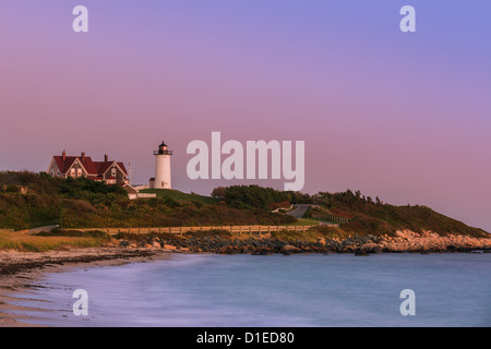 Nobska Point Light ist ein Leuchtturm befindet sich auf der südwestlichen Spitze von Cape Cod, Massachusetts. Stockfoto