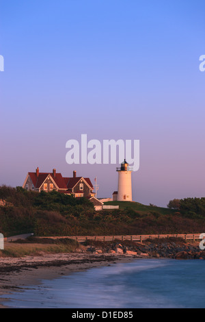 Nobska Point Light ist ein Leuchtturm befindet sich auf der südwestlichen Spitze von Cape Cod, Massachusetts. Stockfoto