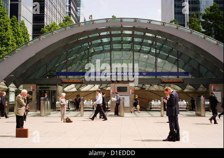 Der Eingang der Canary Wharf U-Bahn Station auf der Jubilee Line in Docklands, London, England, UK. Stockfoto