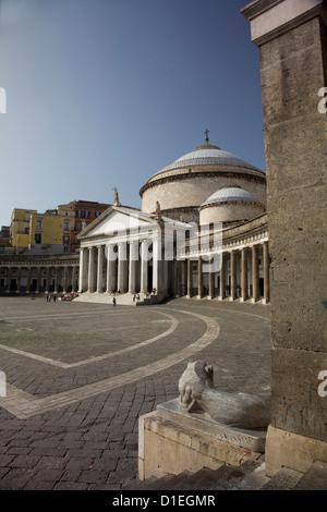 Die Kirche von San Francesco di Paolo in der Piazza del Plebiscito ist der Hauptplatz der Stadt von Neapel, Neapel, Italien. Stockfoto