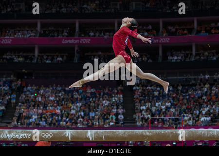 SUI Lu (CHN) Gewinner des silbernen Ehrenzeichens der Frauen-Finale Schwebebalken an die Olympischen Sommerspiele 2012, London, England. Stockfoto