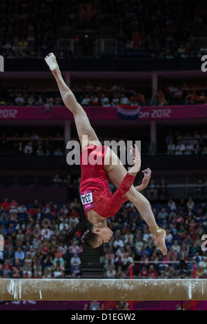 SUI Lu (CHN) Gewinner des silbernen Ehrenzeichens der Frauen-Finale Schwebebalken an die Olympischen Sommerspiele 2012, London, England. Stockfoto