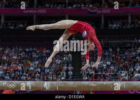 SUI Lu (CHN) Gewinner des silbernen Ehrenzeichens der Frauen-Finale Schwebebalken an die Olympischen Sommerspiele 2012, London, England. Stockfoto