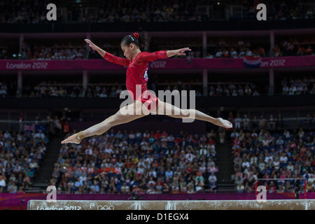 SUI Lu (CHN) Gewinner des silbernen Ehrenzeichens der Frauen-Finale Schwebebalken an die Olympischen Sommerspiele 2012, London, England. Stockfoto