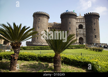 Die mittelalterliche Burg der Maschio Angioino oder Castel Nuovo (New Castle), Neapel, Italien. Stockfoto