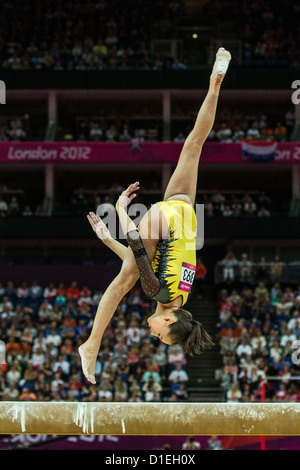 Larisa Andreea Iordache (ROM) im Wettbewerb, während der Frauen Schwebebalken endgültig an die Olympischen Sommerspiele 2012, London, England. Stockfoto