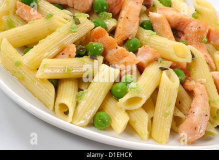 Penne mit Lachs Stockfoto