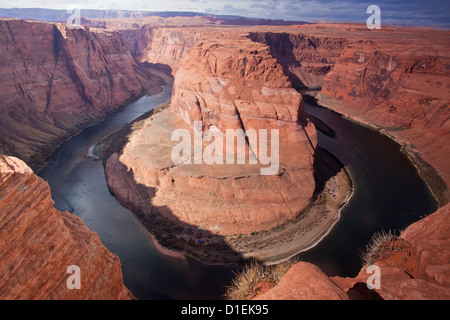 Der Horseshoe Bend auf dem Colorado River von der Aussichtspunkt in der Nähe von Highway 89 südlich von Page, Arizona. Stockfoto