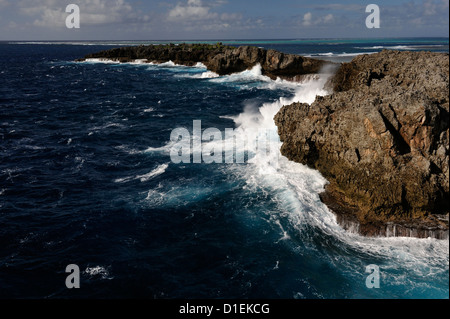 Pazifischen Ozean Wellen Pause vor der Küste der östlichen Vava'u Gruppe von Inseln, Tonga Stockfoto