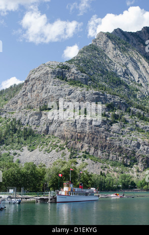 Waterton Lakes Nationalpark Alberta Kanada Tourenboot Stockfoto