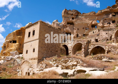 Rock-Häuser von Cauvsin, Cappadocia Türkei. Felsformationen vulkanischen Büschel Stockfoto