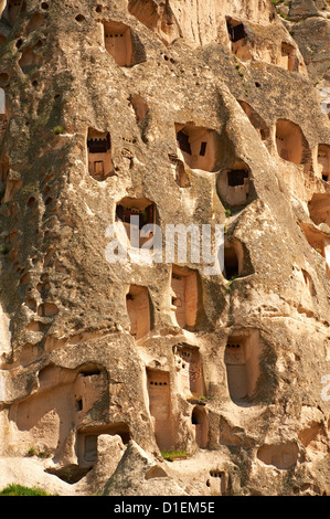 Rock-Häuser von Uchisar, Cappadocia Türkei. Felsformationen vulkanischen Büschel Stockfoto