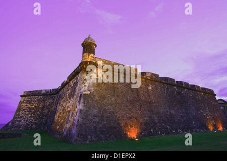 Krieger: Haus und Wälle, San Felipe del Morro Castle (1540 s-1786), San Juan National Historic Site, Old San Juan, Puerto Rico Stockfoto