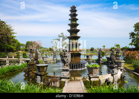 Großer Brunnen in Wasser Königspalast und Pools Tirthagangga, Insel Bali, Indonesien Stockfoto