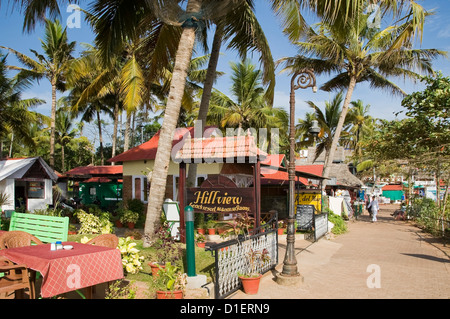 Horizontale Ansicht entlang der Klippe promenade am Strand von Varkala, Kerala. Stockfoto